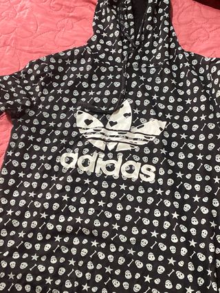 Maglia Adidas Nera con Stampe Teschio e Stella