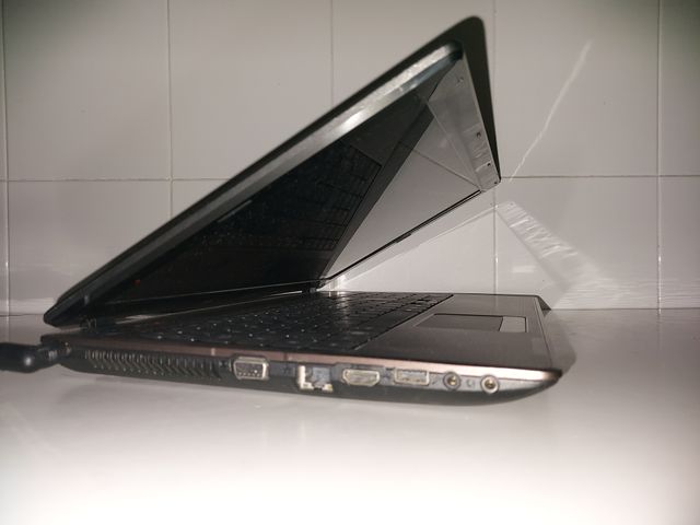 Portátil Acer 5736Z