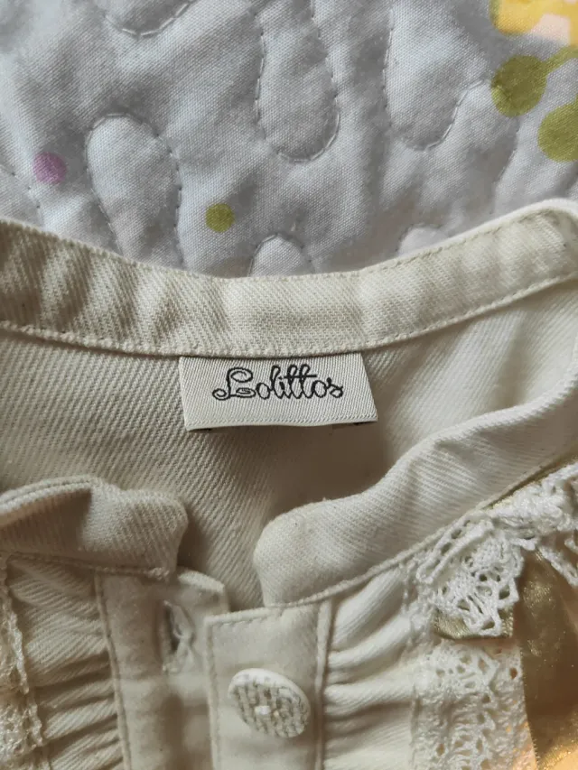 Chaqueta niña con volantes y encaje