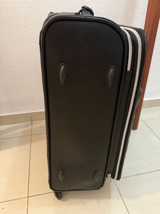 Maleta Guess acolchada negra