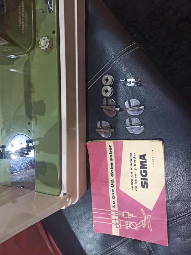Máquina de coser Sigma verde