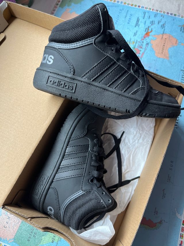 Zapatillas Adidas Niñ@ Negras. Solo un único rato.