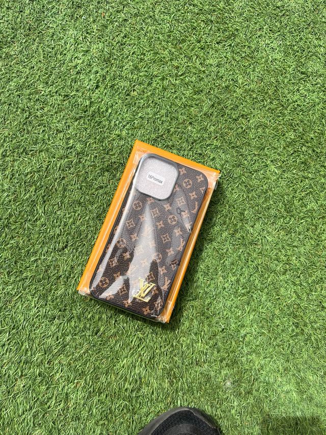 Funda iPhone 16 Pro Max Louis Vuitton Monogram