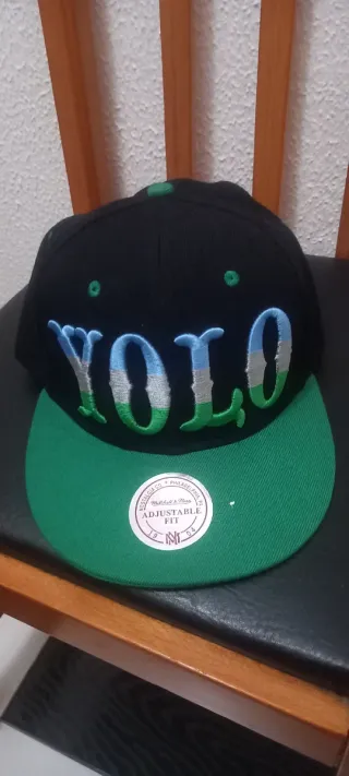 Gorra Mitchell & Ness YOLO Negra y Verde