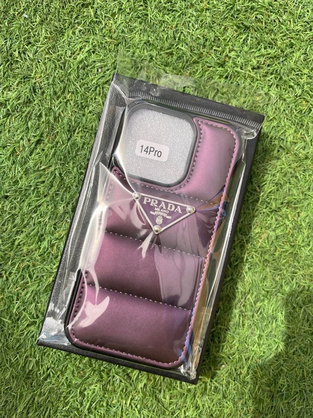 Funda Prada iPhone 14 Pro Morado