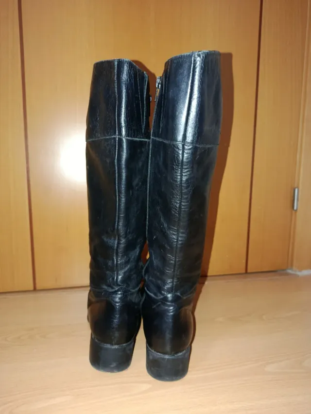 Botas de piel negras