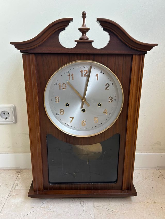 Reloj de Pared Clásico Madera y Plata