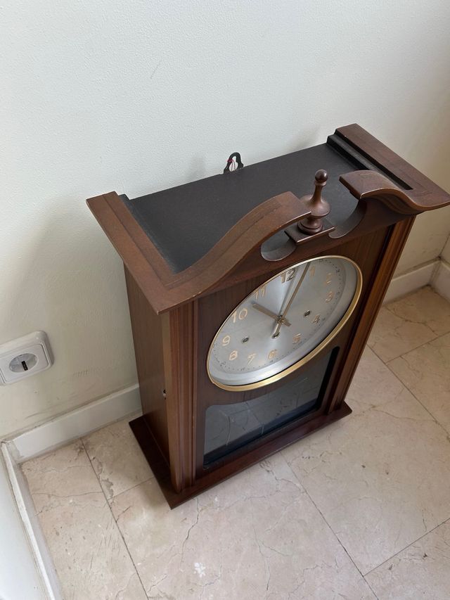 Reloj de Pared Clásico Madera y Plata