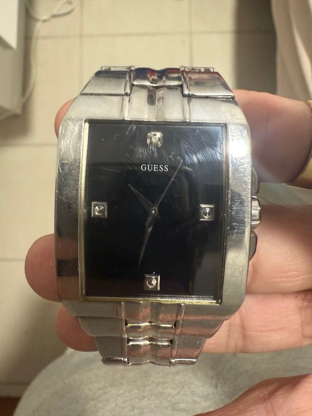 Reloj Guess Negro y Plateado