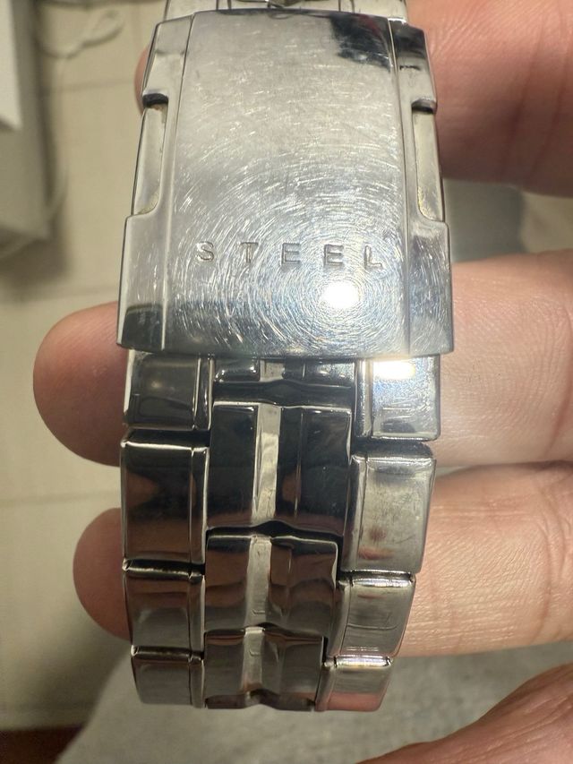 Reloj Guess Negro y Plateado