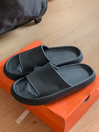 Chanclas negras talla real 44