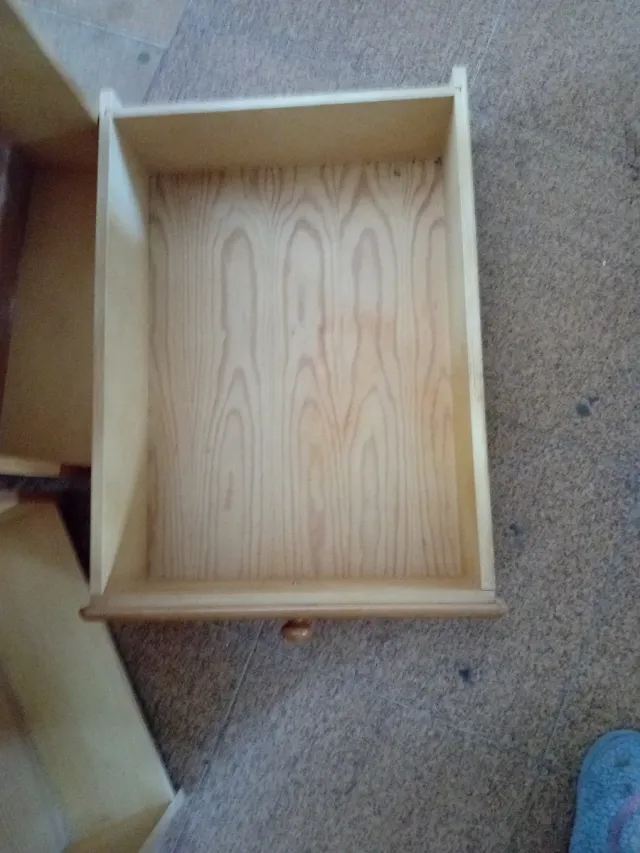 Vendo 4 bellissimi cassetti. Legno massiccio
