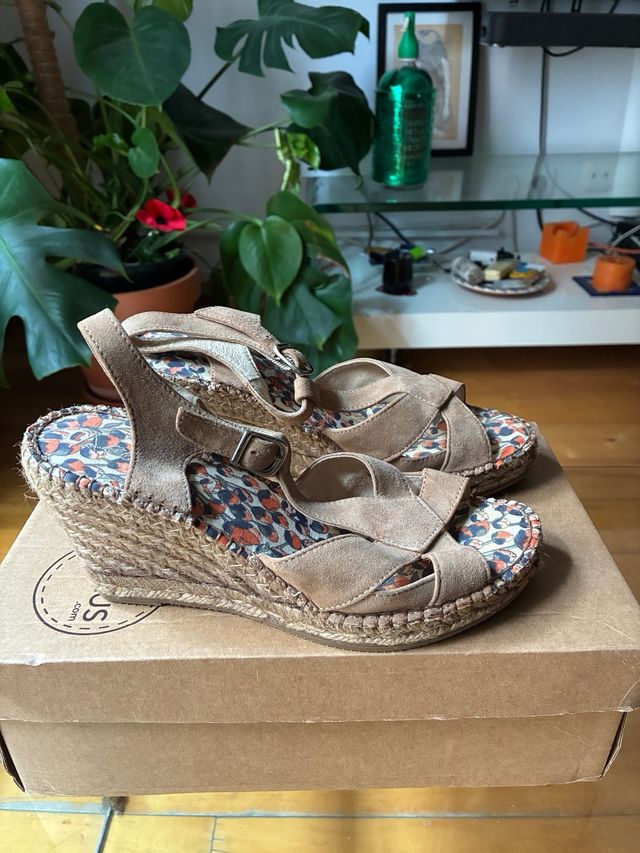 Sandalias cuña esparto camel