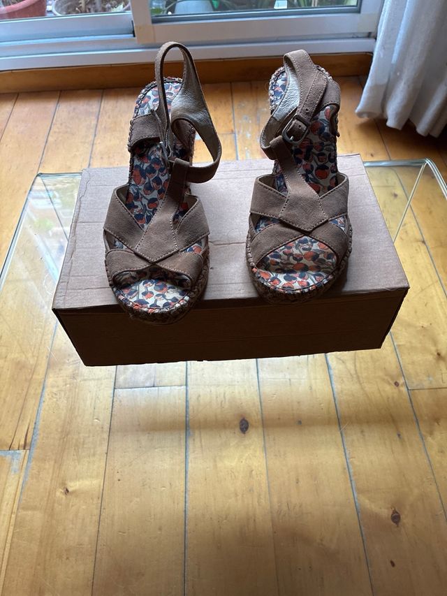 Sandalias cuña esparto camel