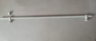 Barra para cortina blanca de madera