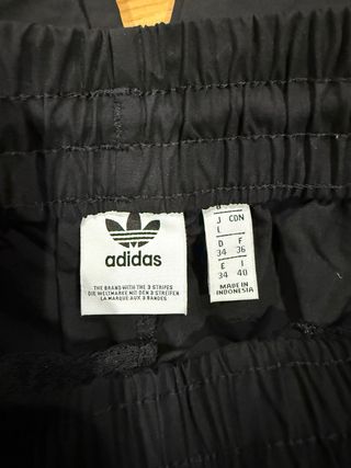 Pantalón Adidas negro con rayas