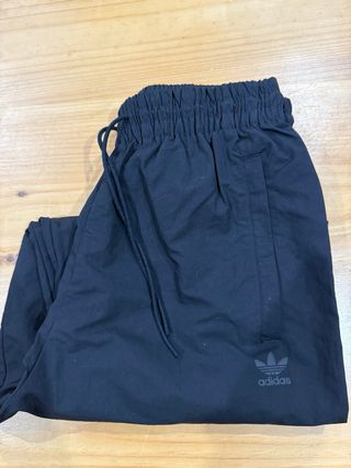 Pantalón Adidas negro con rayas