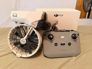 Dron DJI Flip con mando