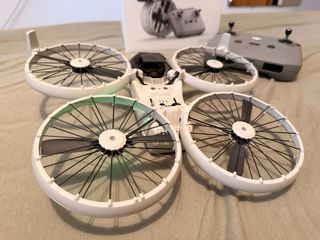 Dron DJI Flip con mando