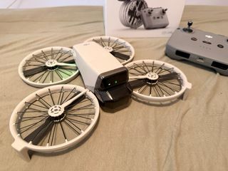 Dron DJI Flip con mando