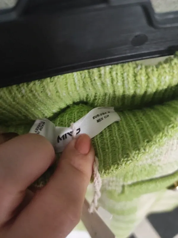 Conjunto de traje chaqueta y falda cuadros Mango