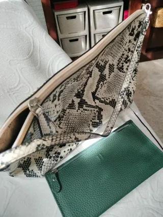 Cartera Guess Estampado Serpiente