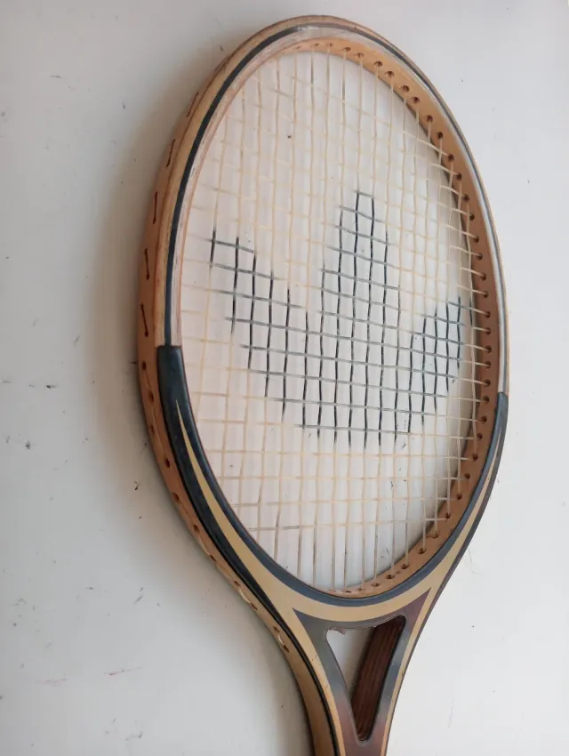 Raqueta Adidas Hurricane Plus