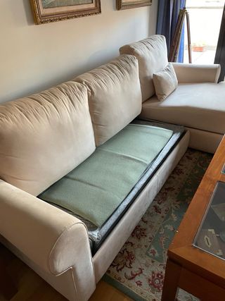 Sofá seccional beige con chaise lounge