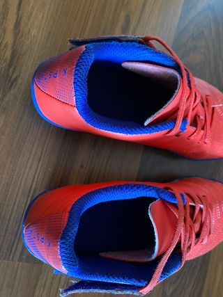 Botas de fútbol para niño rojas