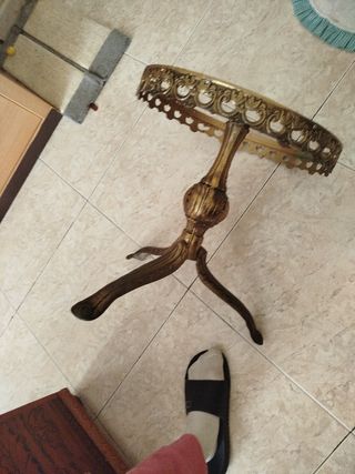 Mesita redonda mármol y forja bronce