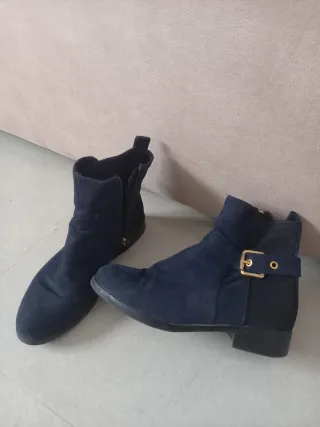 Botines ante azul marino con hebilla