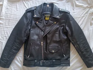 Chaqueta de cuero motera negra