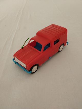 Camioneta Juguete Roja Antigua. Renault 4L.