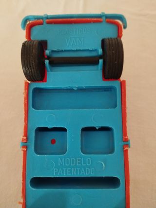 Camioneta Juguete Roja Antigua. Renault 4L.