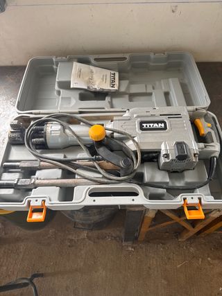 Martillo Demoledor Titan con Maletín