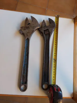 DOS LLAVES INGLESAS ANTIGUAS