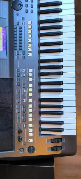 Teclado Yamaha PSR-S670