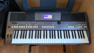 Teclado Yamaha PSR-S670