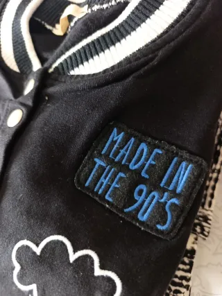 Chaqueta bomber con parches