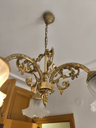 Lámpara de techo antigua dorada