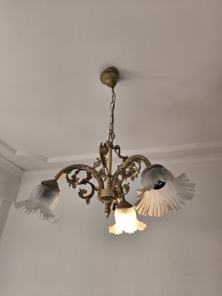 Lámpara de techo antigua dorada