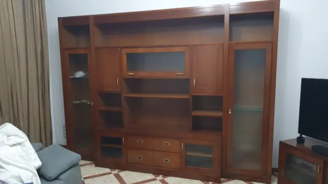 Mueble de comedor madera y cristal