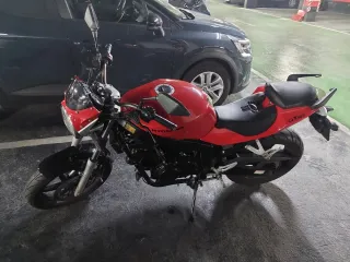 Hyosung GT 125 Comet Roja