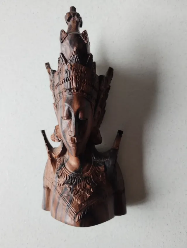 Antica Scultura in legno decorativa.