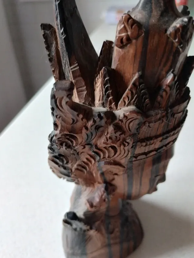 Antica Scultura in legno decorativa.