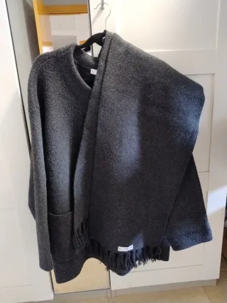 Abrigo mujer con bufanda 