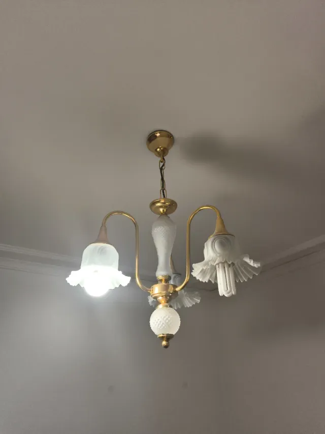 Lámpara de techo antigua dorada