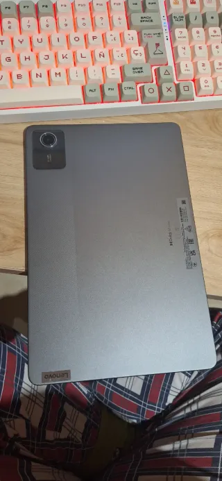 Tablet Lenovo Negra con Lápiz