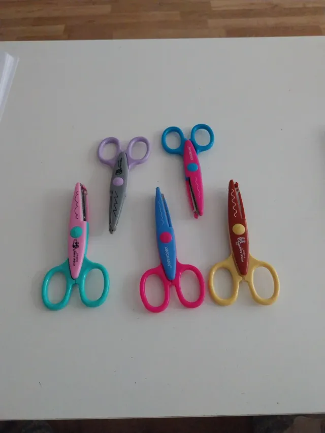 Tijeras de formas Krugmann y Fiskars