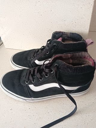 Botas Vans de piel negras y blancas